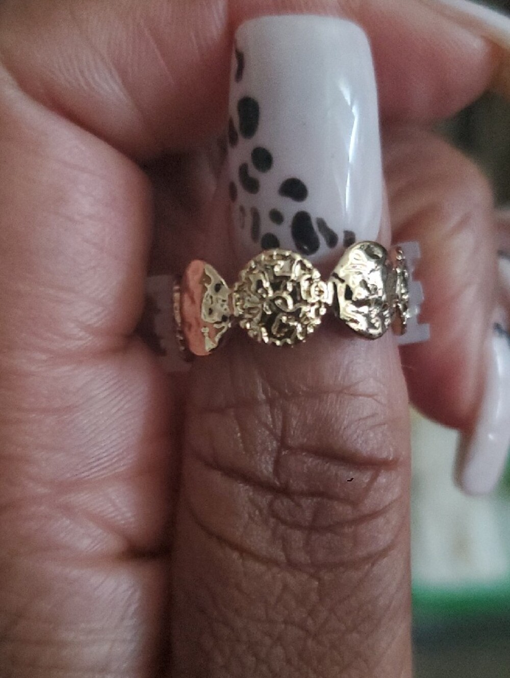 Gold Tone Textured Disc Band Ring - Women Jewelry Size 6 - Picture 3 of 4